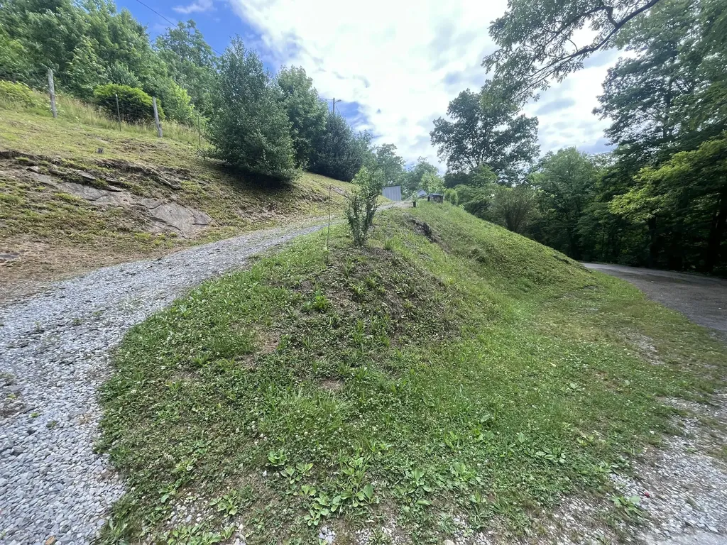 14641 Highway 522 Cumberland KY 40823