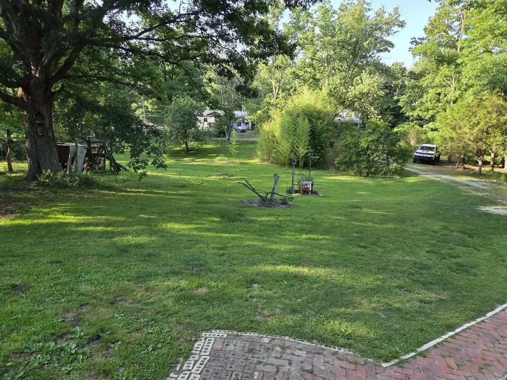 110 Cox Road Irvine KY 40336