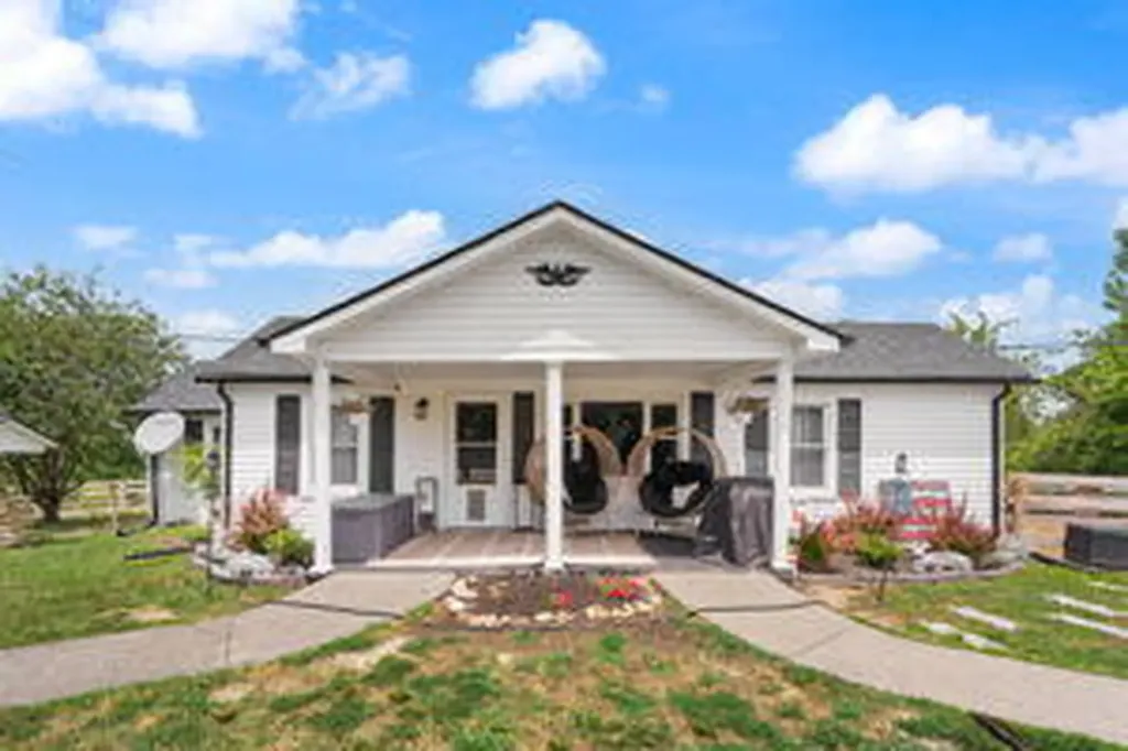 5600 Richmond Road Irvine KY 40336