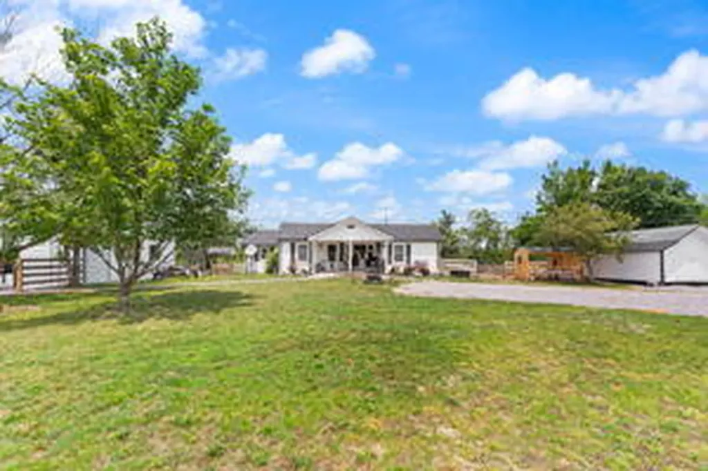 5600 Richmond Road Irvine KY 40336