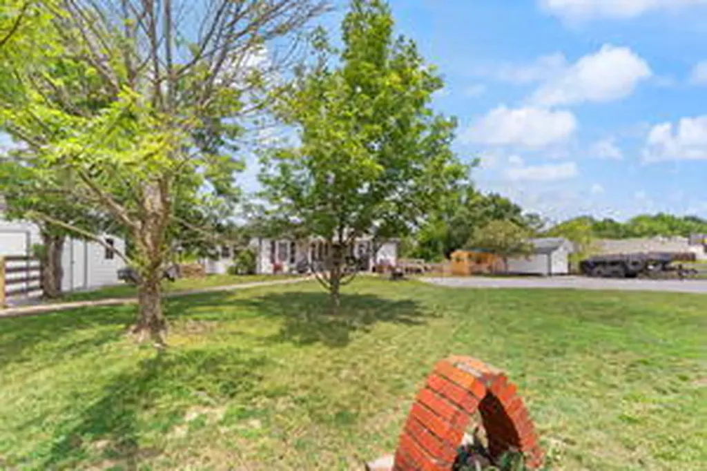 5600 Richmond Road Irvine KY 40336