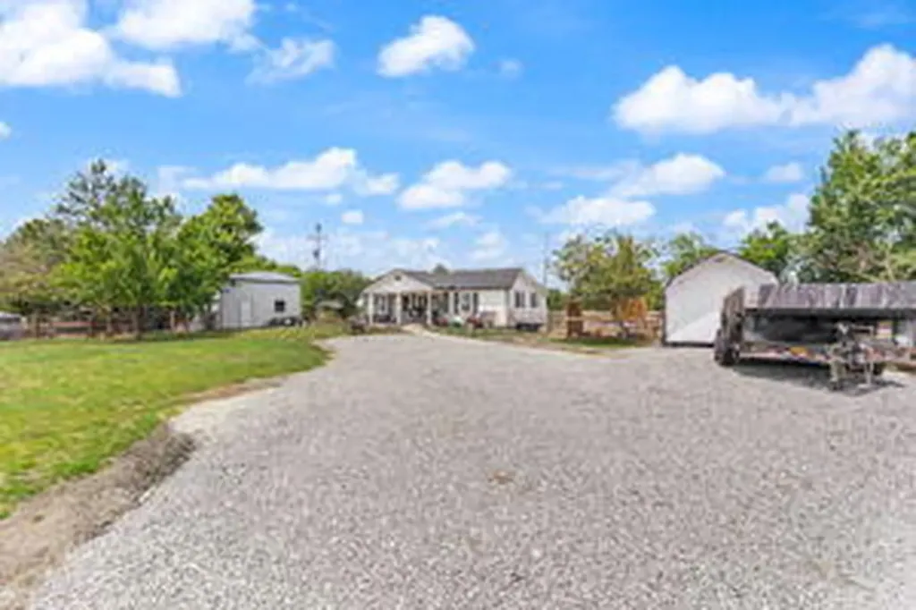 5600 Richmond Road Irvine KY 40336