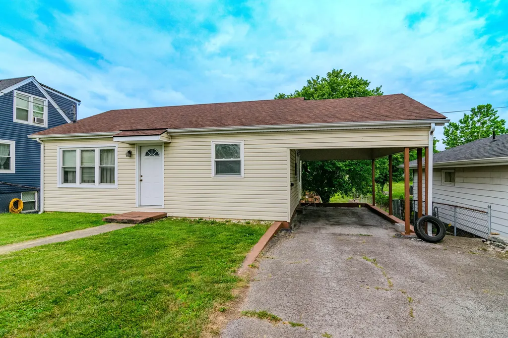 136 Ballard Street Harrodsburg KY 40330