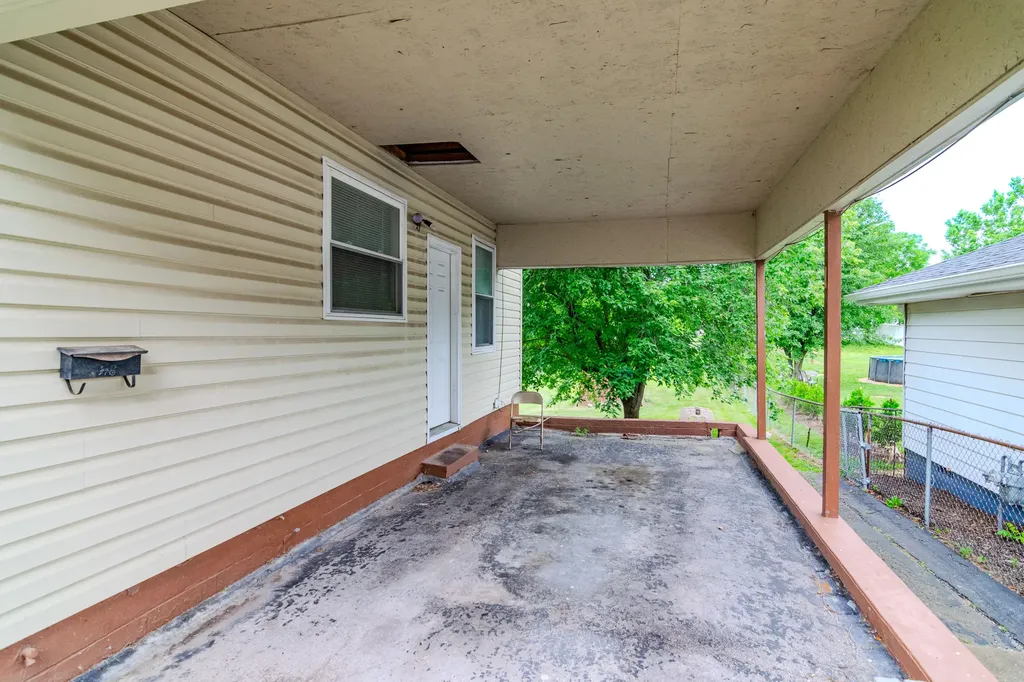 136 Ballard Street Harrodsburg KY 40330