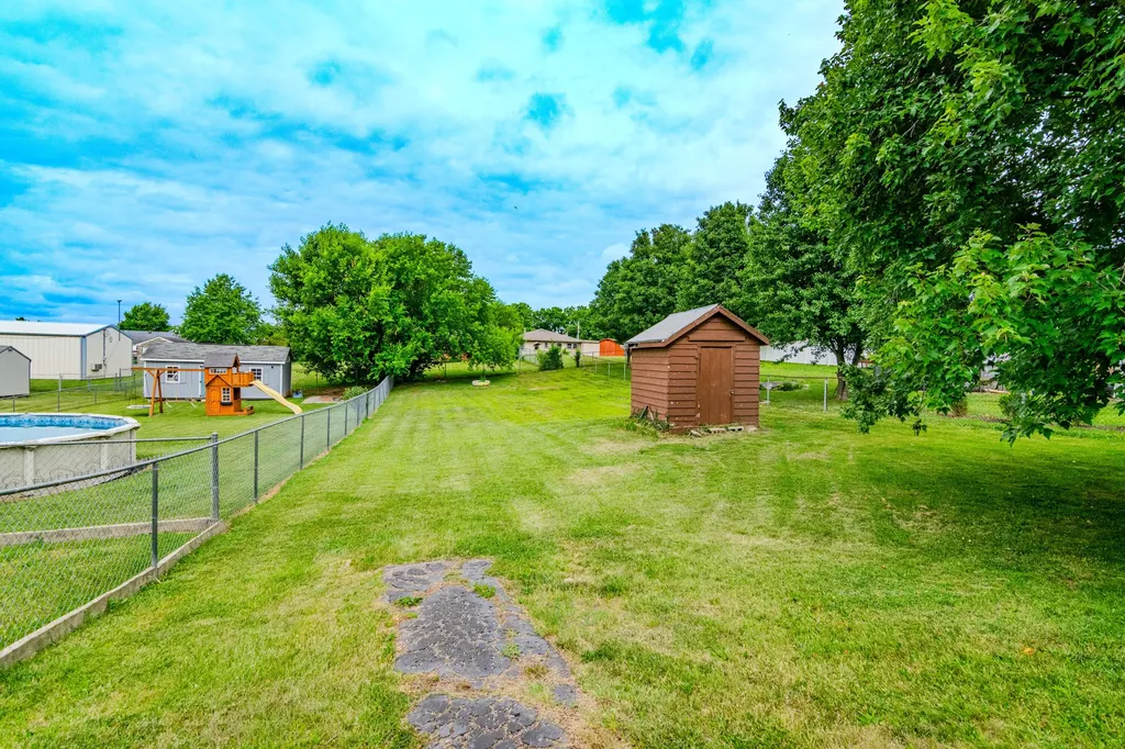 136 Ballard Street Harrodsburg KY 40330
