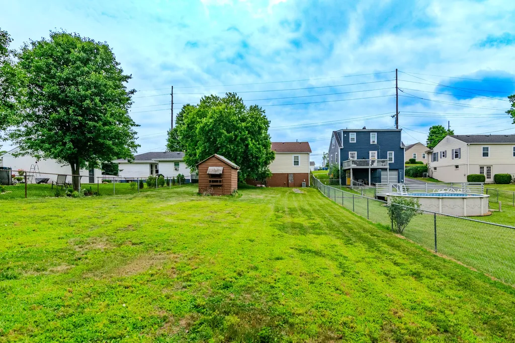 136 Ballard Street Harrodsburg KY 40330