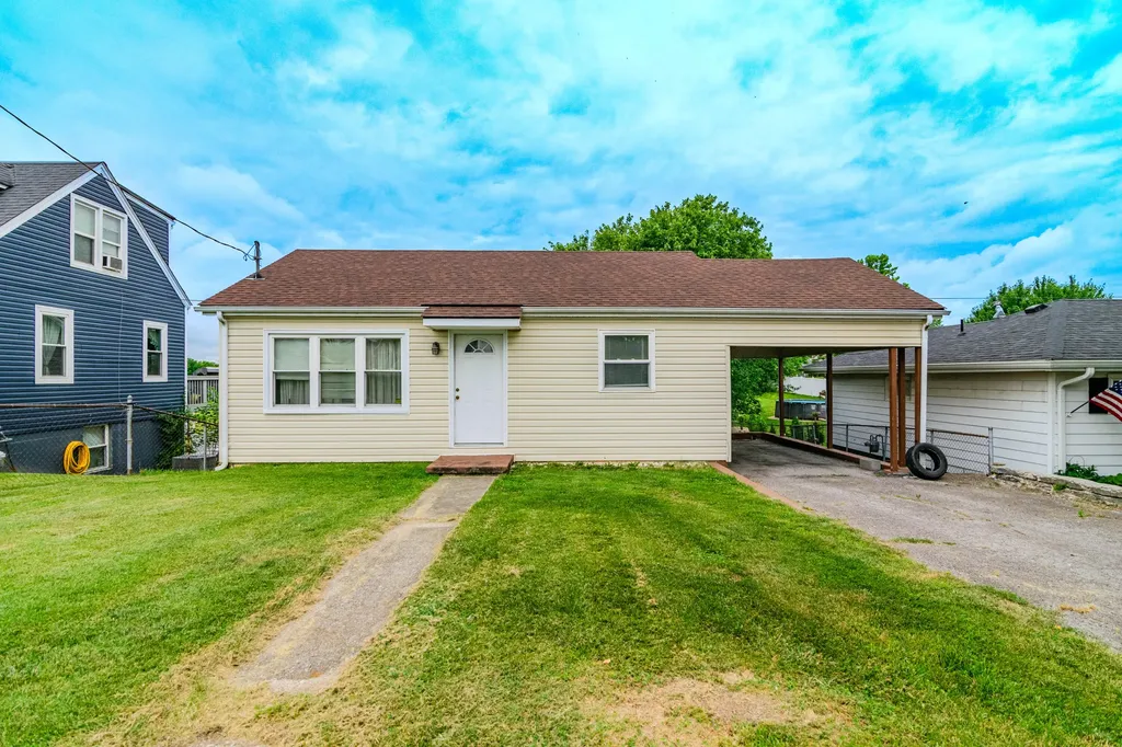 136 Ballard Street Harrodsburg KY 40330