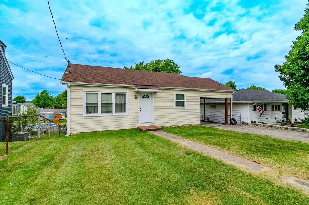 136 Ballard Street Harrodsburg KY 40330