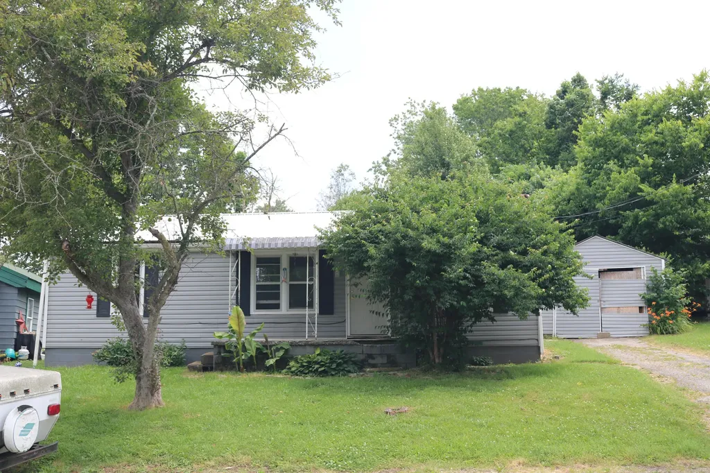 106 Leer Street Millersburg KY 40348