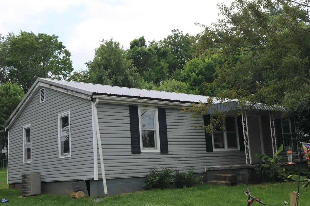 106 Leer Street Millersburg KY 40348