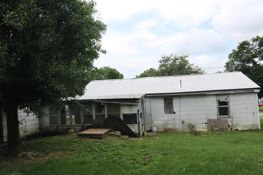 106 Leer Street Millersburg KY 40348