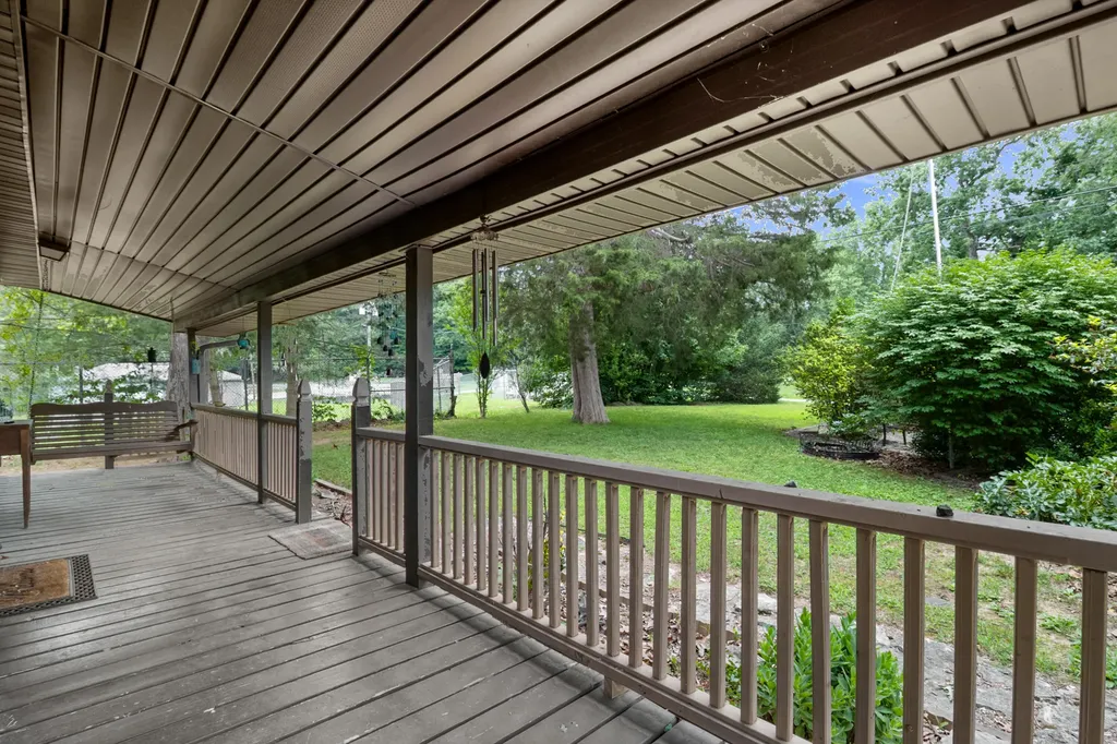 946 E Lakeshore Drive Burnside KY 42519
