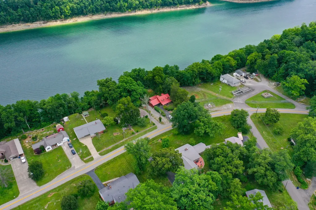 946 E Lakeshore Drive Burnside KY 42519