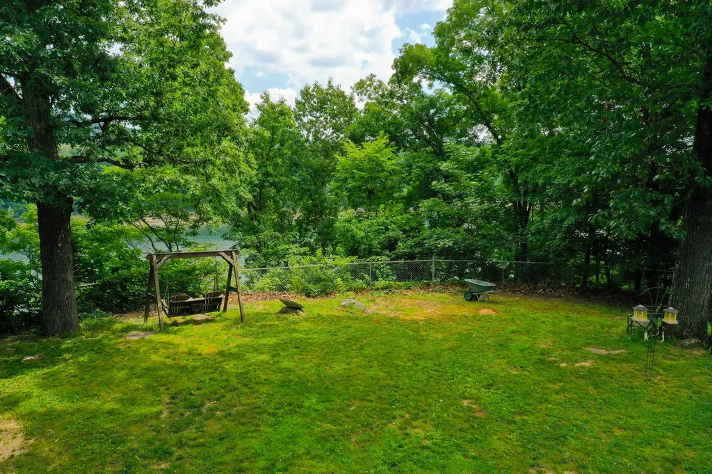 946 E Lakeshore Drive Burnside KY 42519