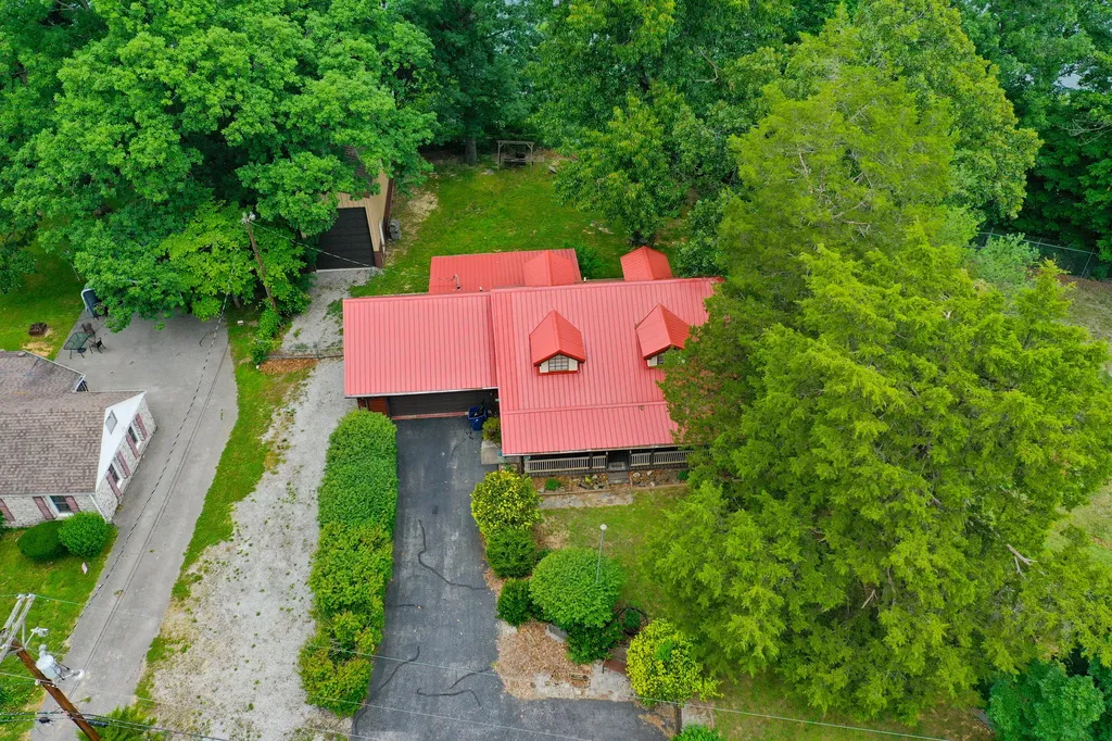 946 E Lakeshore Drive Burnside KY 42519