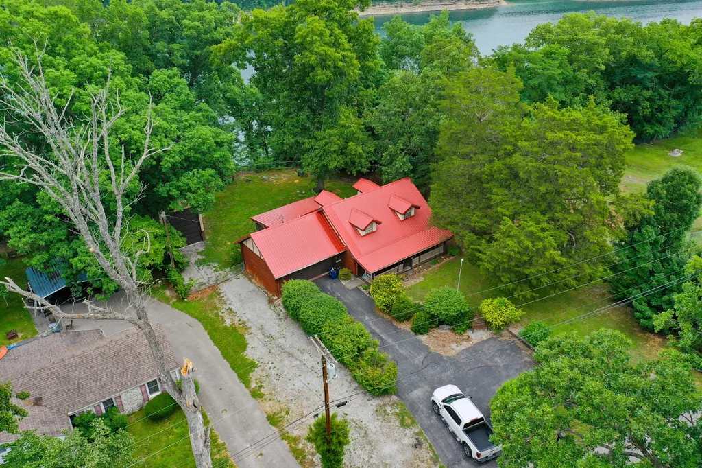 946 E Lakeshore Drive Burnside KY 42519