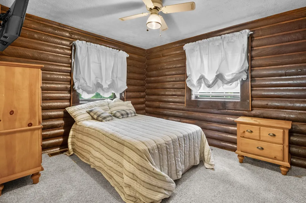 946 E Lakeshore Drive Burnside KY 42519
