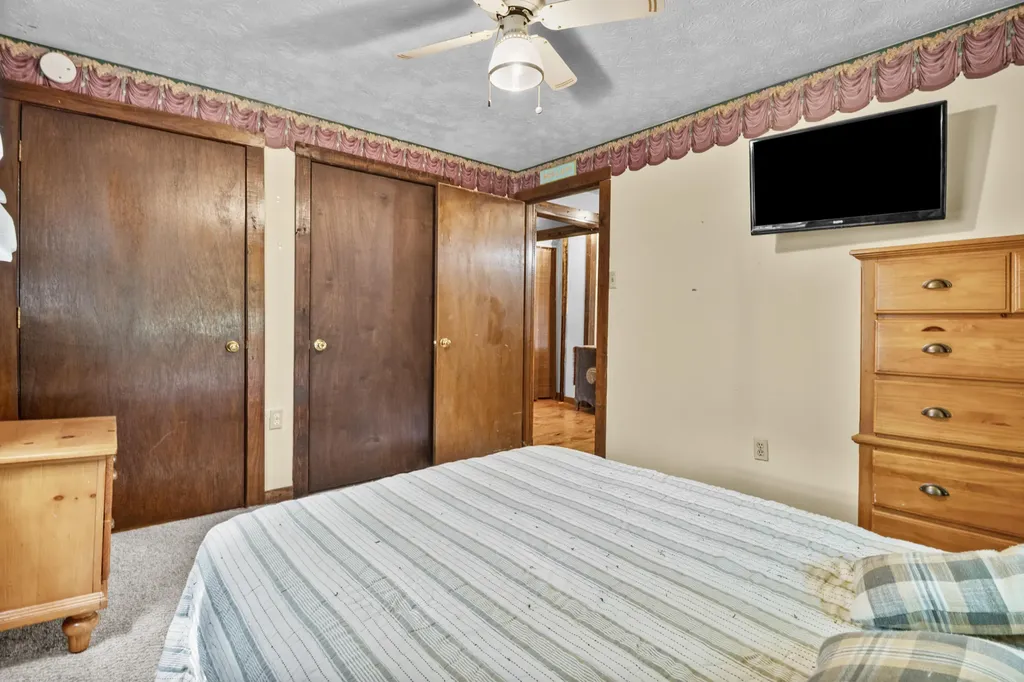 946 E Lakeshore Drive Burnside KY 42519
