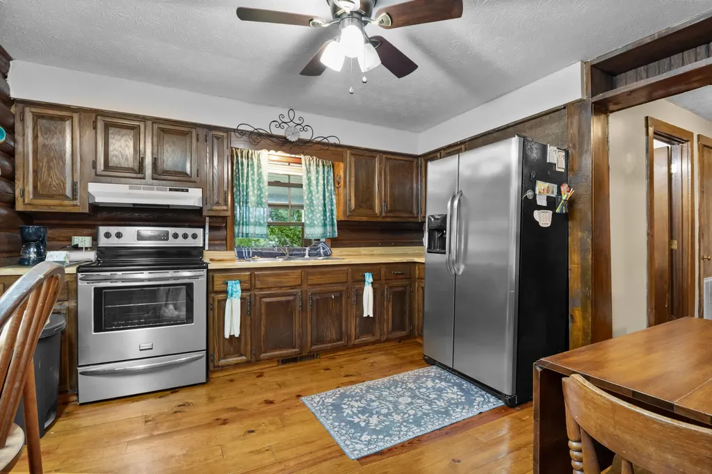 946 E Lakeshore Drive Burnside KY 42519