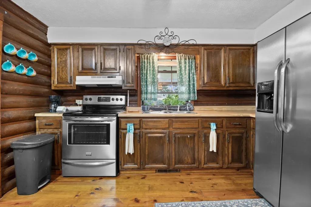 946 E Lakeshore Drive Burnside KY 42519