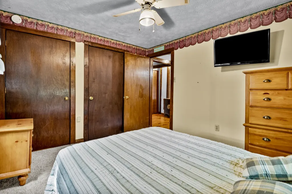 946 E Lakeshore Drive Burnside KY 42519
