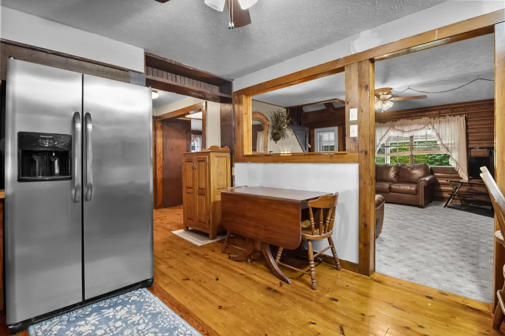 946 E Lakeshore Drive Burnside KY 42519