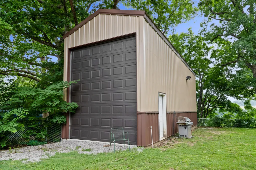 946 E Lakeshore Drive Burnside KY 42519