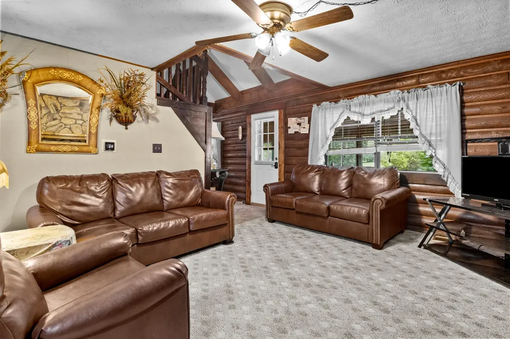 946 E Lakeshore Drive Burnside KY 42519