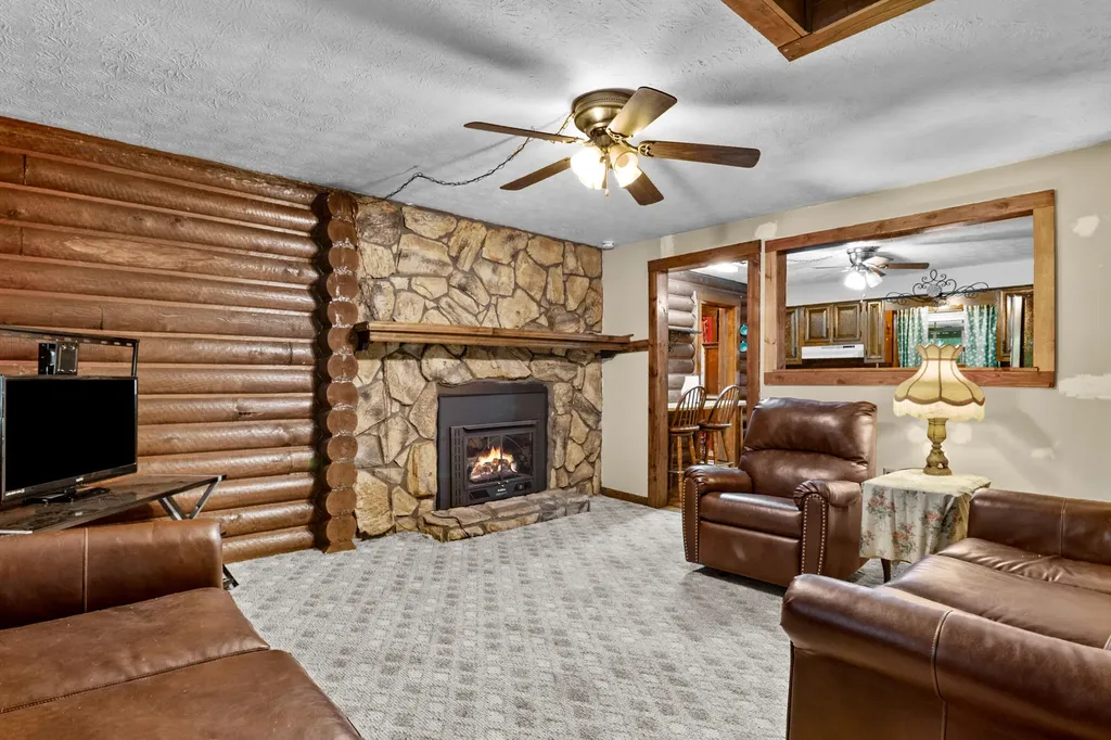 946 E Lakeshore Drive Burnside KY 42519