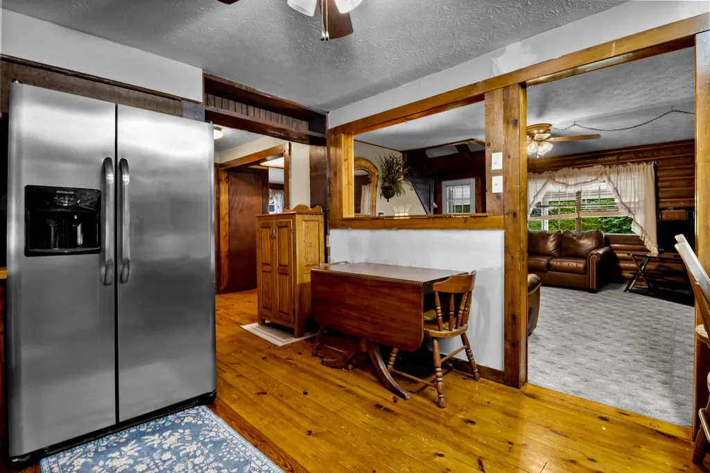 946 E Lakeshore Drive Burnside KY 42519