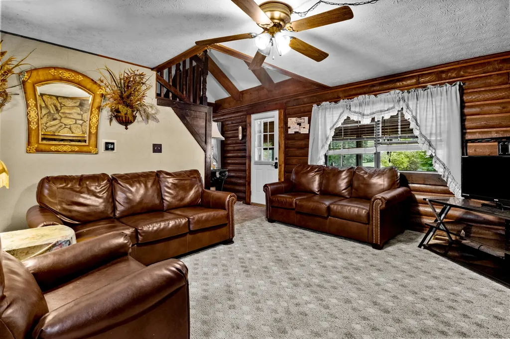 946 E Lakeshore Drive Burnside KY 42519