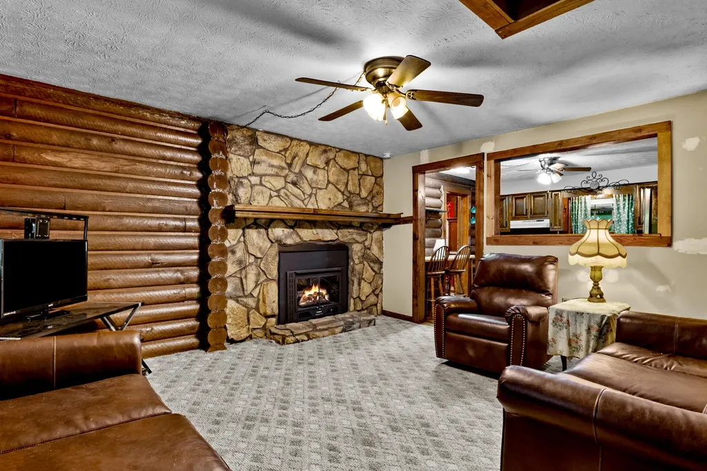 946 E Lakeshore Drive Burnside KY 42519