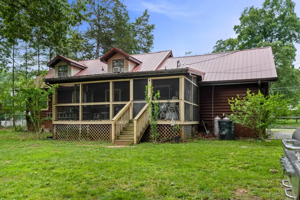 946 E Lakeshore Drive Burnside KY 42519