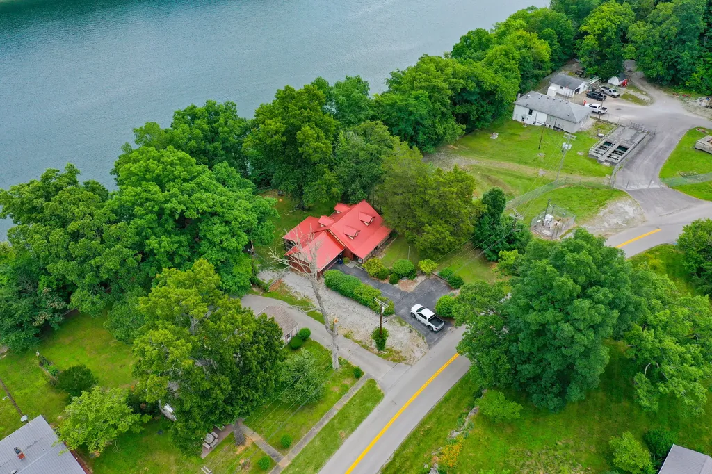 946 E Lakeshore Drive Burnside KY 42519