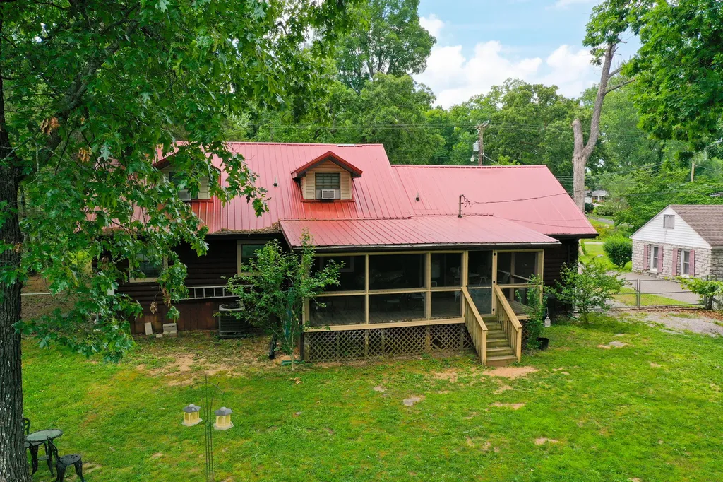 946 E Lakeshore Drive Burnside KY 42519