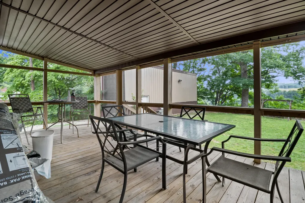 946 E Lakeshore Drive Burnside KY 42519