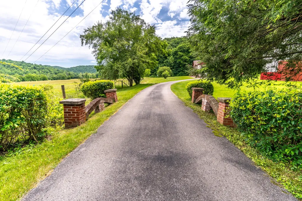 65 Proctor Place Renfro Valley KY 40473