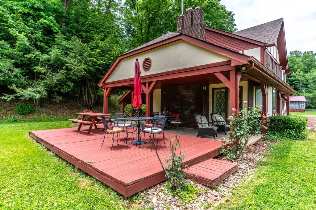 65 Proctor Place Renfro Valley KY 40473