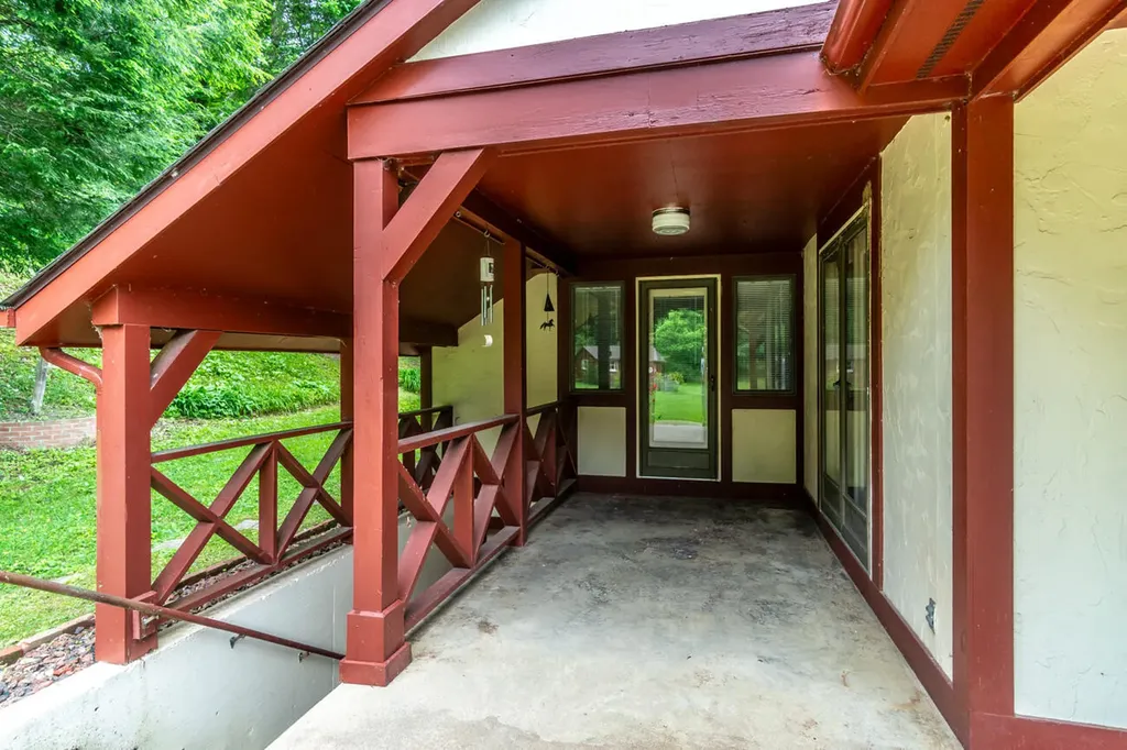 65 Proctor Place Renfro Valley KY 40473