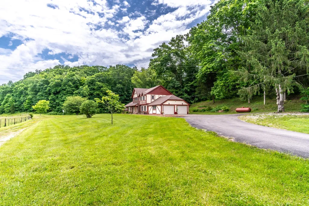 65 Proctor Place Renfro Valley KY 40473