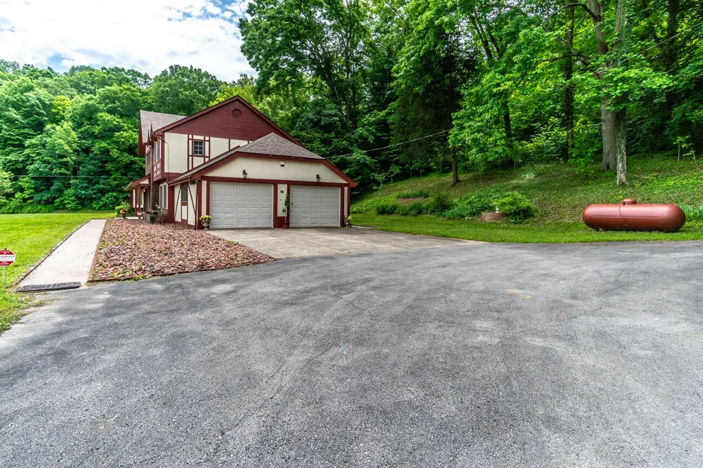 65 Proctor Place Renfro Valley KY 40473