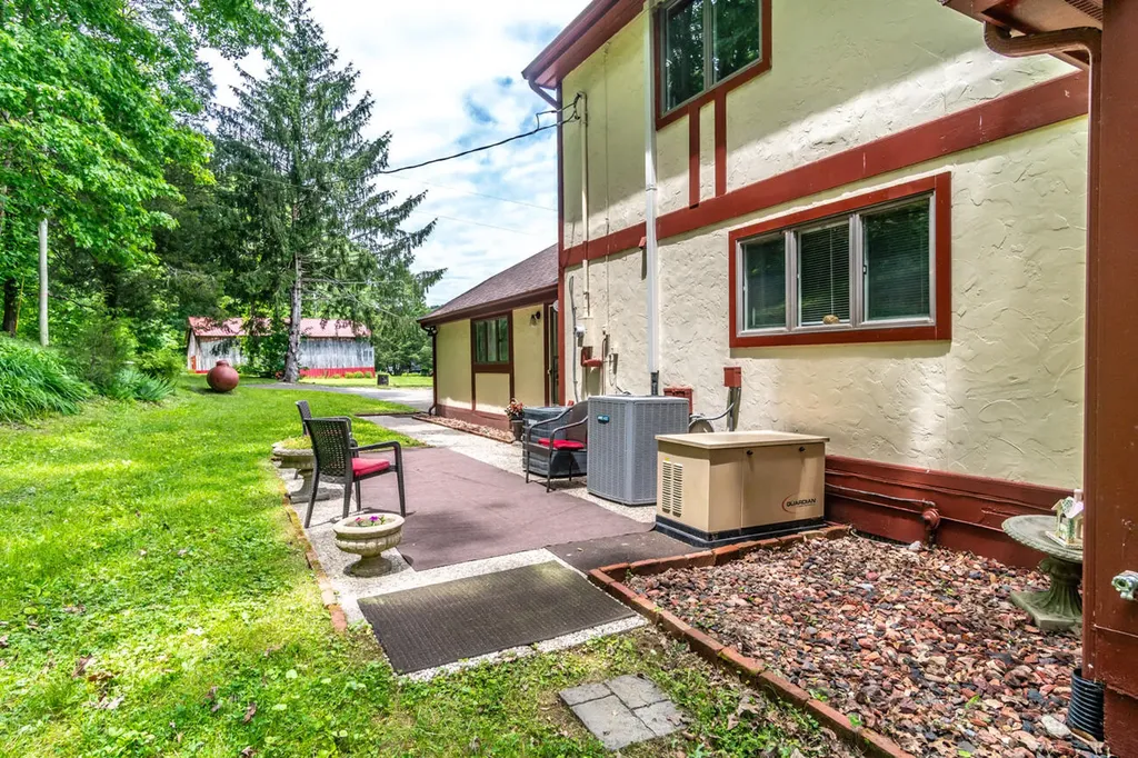 65 Proctor Place Renfro Valley KY 40473