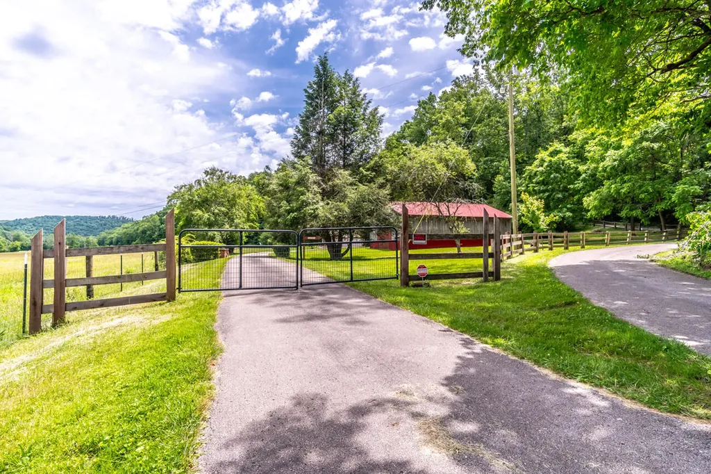 65 Proctor Place Renfro Valley KY 40473