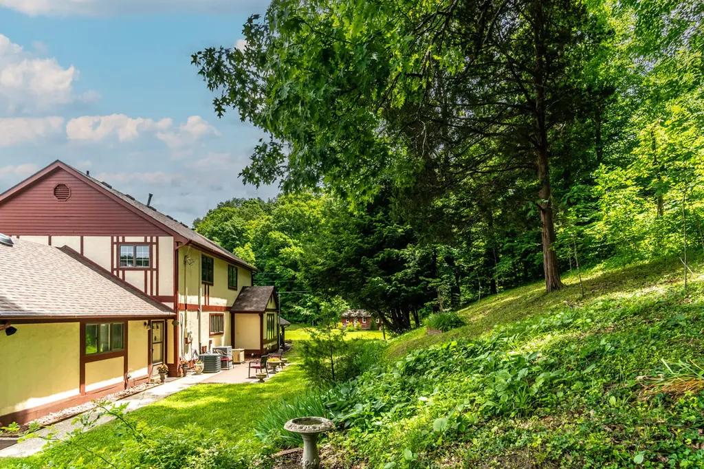 65 Proctor Place Renfro Valley KY 40473