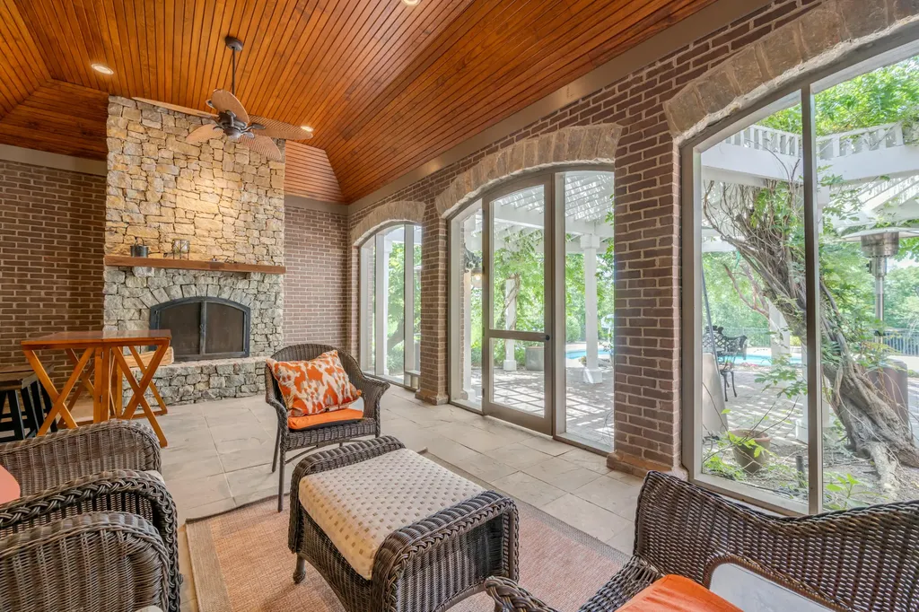 601 Delong Road Lexington KY 40515