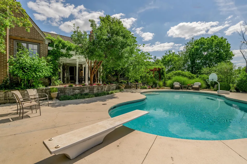 601 Delong Road Lexington KY 40515
