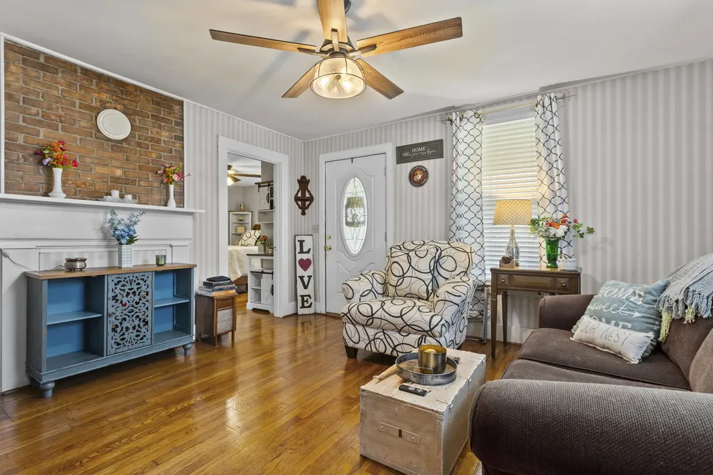 363 Douglas Avenue Versailles KY 40383