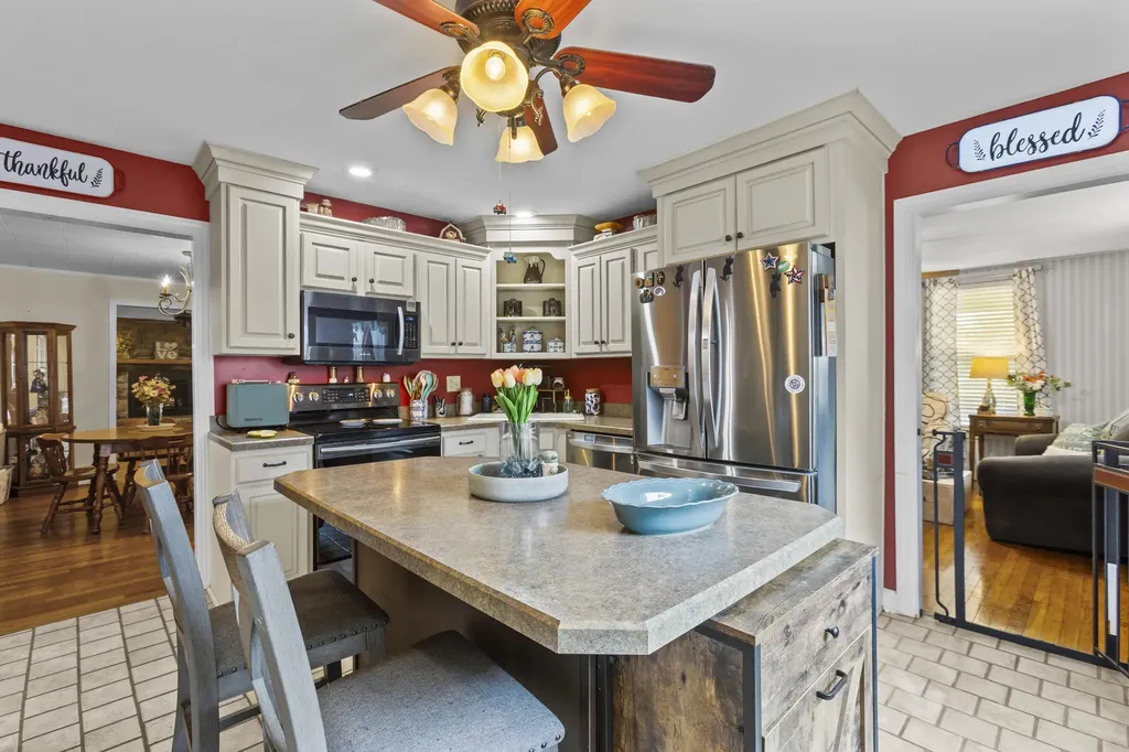 363 Douglas Avenue Versailles KY 40383