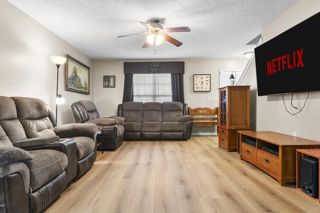 141 Meadow View Way Georgetown KY 40324