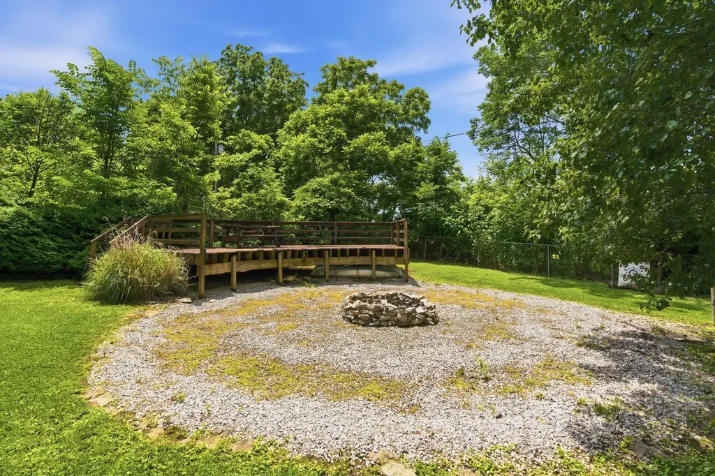 147 Meadowbrook Drive Frankfort KY 40601